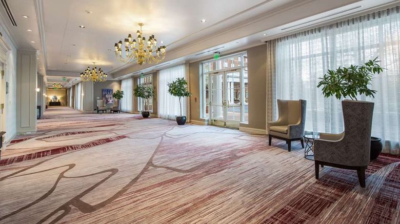 <b>Hilton Garden Inn Suffolk Riverfront Lobby</b>. Images powered by <a href="https://iceportal.shijigroup.com/" title="IcePortal" target="_blank">IcePortal</a>.
