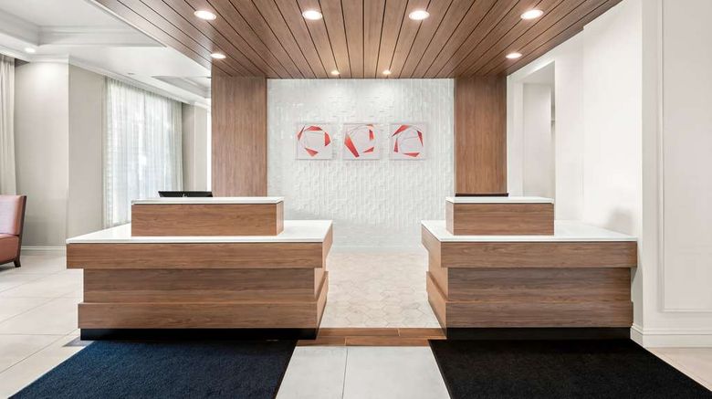 <b>Hilton Garden Inn Suffolk Riverfront Lobby</b>. Images powered by <a href="https://iceportal.shijigroup.com/" title="IcePortal" target="_blank">IcePortal</a>.