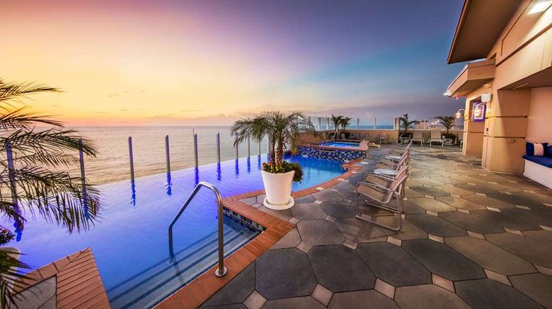 <b>Hilton Virginia Beach Oceanfront Pool</b>. Images powered by <a href="https://iceportal.shijigroup.com/" title="IcePortal" target="_blank">IcePortal</a>.