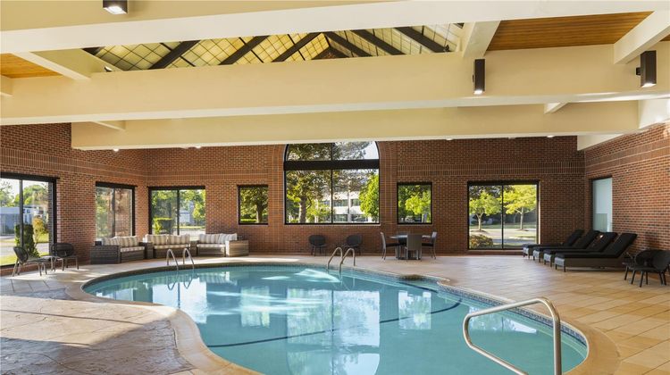 DoubleTree by Hilton Leominster Pool