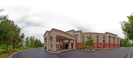 Hampton Inn Auburn Exterior