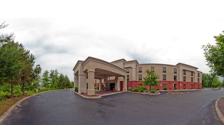 <b>Hampton Inn Auburn Exterior</b>. Images powered by <a href="https://iceportal.shijigroup.com/" title="IcePortal" target="_blank">IcePortal</a>.