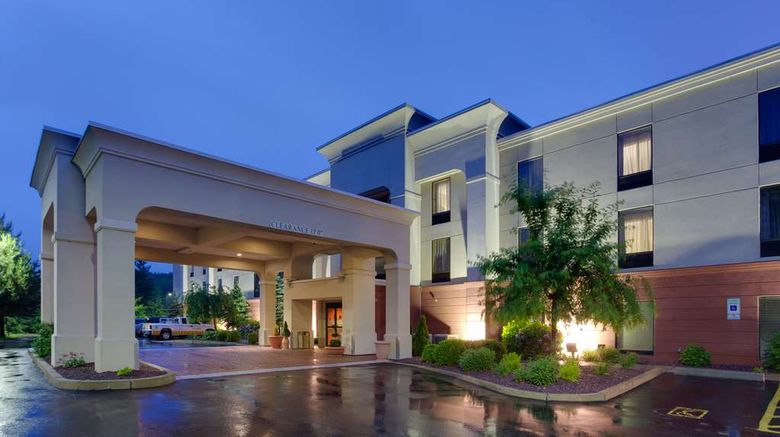 <b>Hampton Inn Auburn Exterior</b>. Images powered by <a href="https://iceportal.shijigroup.com/" title="IcePortal" target="_blank">IcePortal</a>.