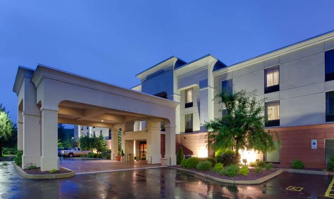 Hampton Inn Auburn Exterior