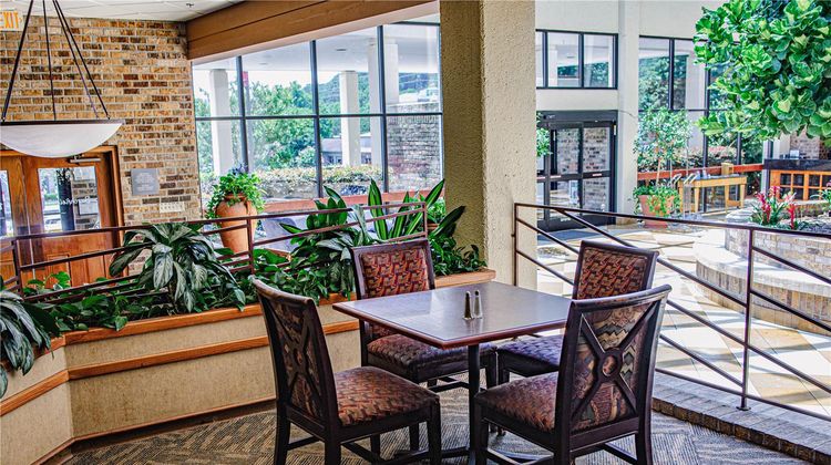 Doubletree By Hilton Oak Ridge-Knoxville Lobby