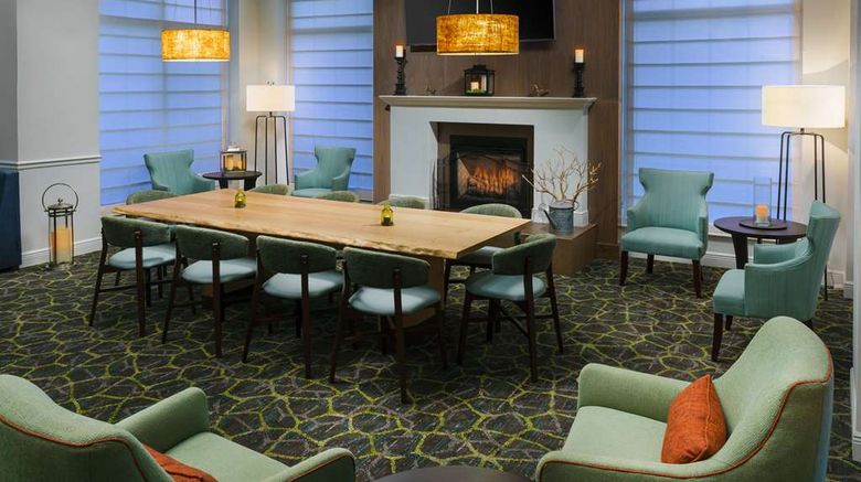 <b>Hilton Garden Inn Orlando N./Lake Mary Lobby</b>. Images powered by <a href="https://iceportal.shijigroup.com/" title="IcePortal" target="_blank">IcePortal</a>.
