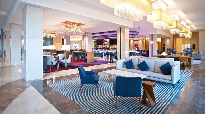 <b>Hilton Orlando Lobby</b>. Images powered by <a href="https://iceportal.shijigroup.com/" title="IcePortal" target="_blank">IcePortal</a>.