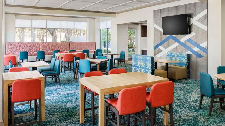 <b>Hilton Garden Inn Orlando at SeaWorld Restaurant</b>. Images powered by <a href="https://iceportal.shijigroup.com/" title="IcePortal" target="_blank">IcePortal</a>.
