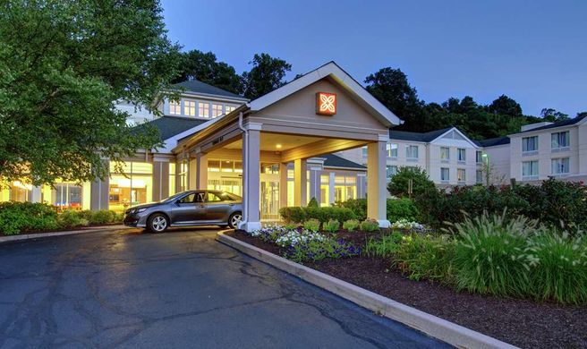 Hilton Garden Inn Norwalk Exterior