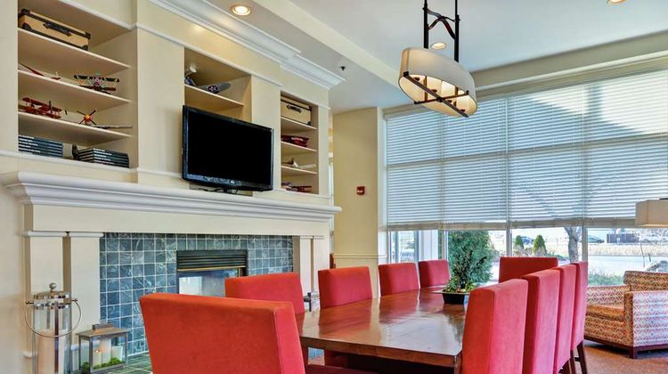 Hilton Garden Inn Oshkosh Lobby