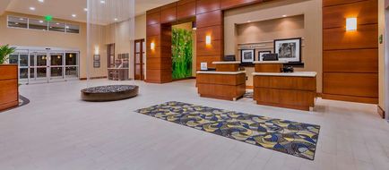 Hampton Inn/Suites Downtown Waterfront Lobby