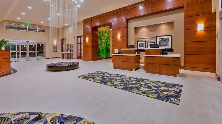 <b>Hampton Inn/Suites Downtown Waterfront Lobby</b>. Images powered by <a href="https://iceportal.shijigroup.com/" title="IcePortal" target="_blank">IcePortal</a>.