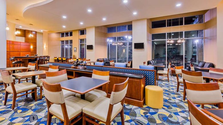 <b>Hampton Inn/Suites Downtown Waterfront Restaurant</b>. Images powered by <a href="https://iceportal.shijigroup.com/" title="IcePortal" target="_blank">IcePortal</a>.