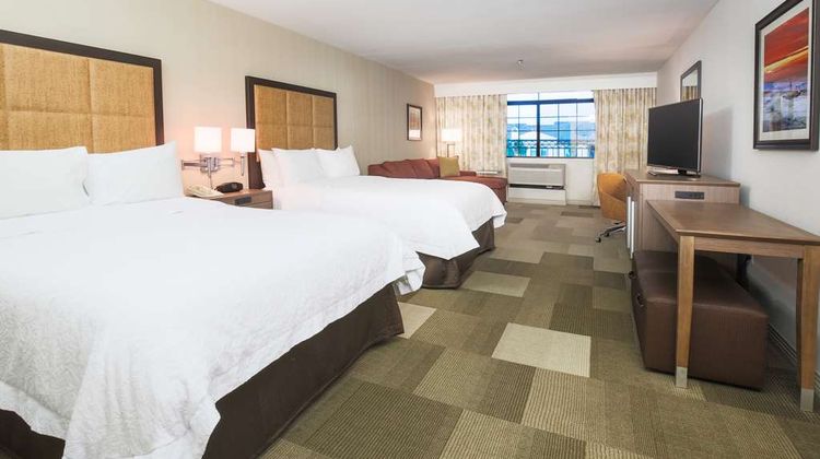 Hampton Inn & Suites Camarillo Room