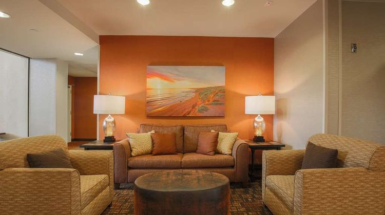 Hampton Inn & Suites Camarillo Lobby