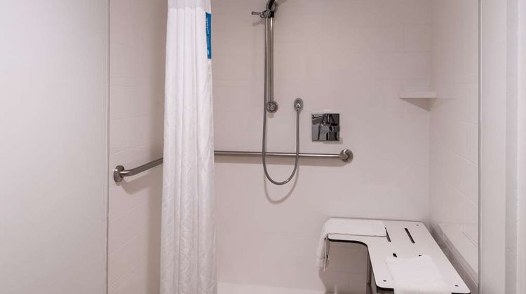 Hampton Inn Channel Islands Harbor Room