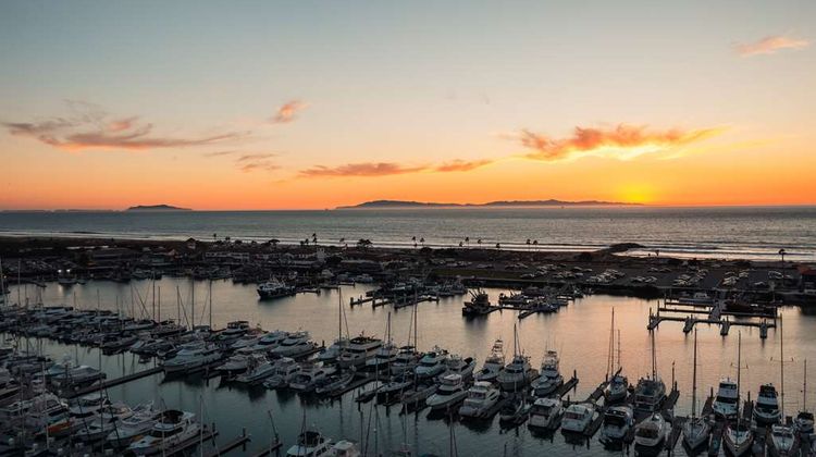 Hampton Inn Channel Islands Harbor Beach
