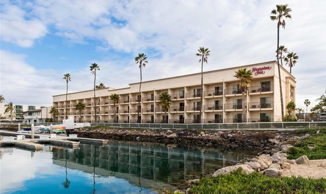 Hampton Inn Channel Islands Harbor Exterior
