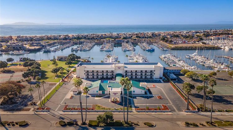 Hampton Inn Channel Islands Harbor Exterior