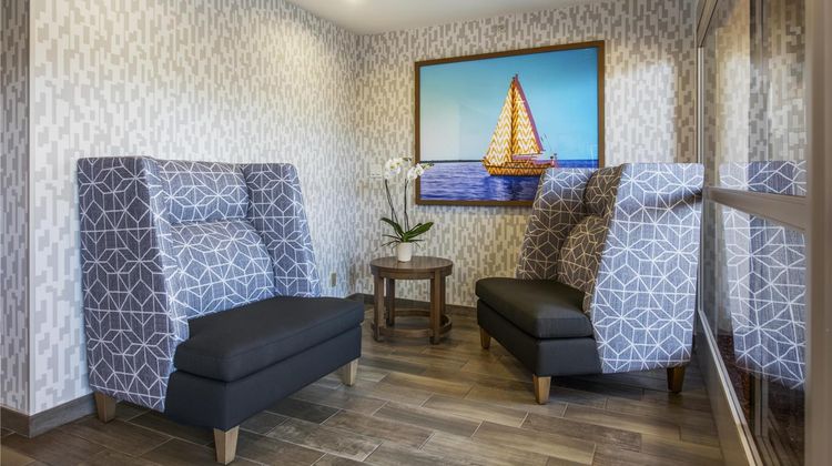 Hampton Inn Channel Islands Harbor Lobby