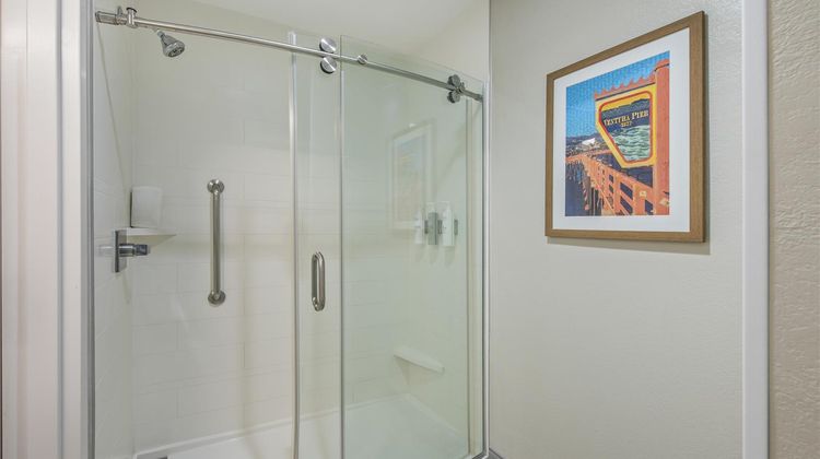 Hampton Inn Channel Islands Harbor Room