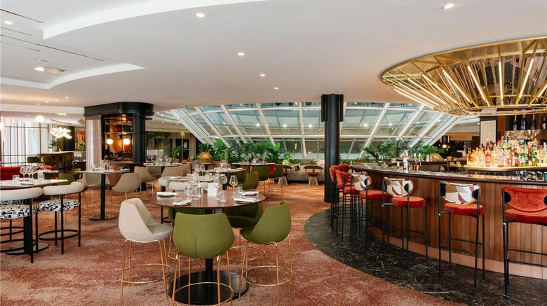 <b>Hilton Paris La Defense Restaurant</b>. Images powered by <a href="https://iceportal.shijigroup.com/" title="IcePortal" target="_blank">IcePortal</a>.