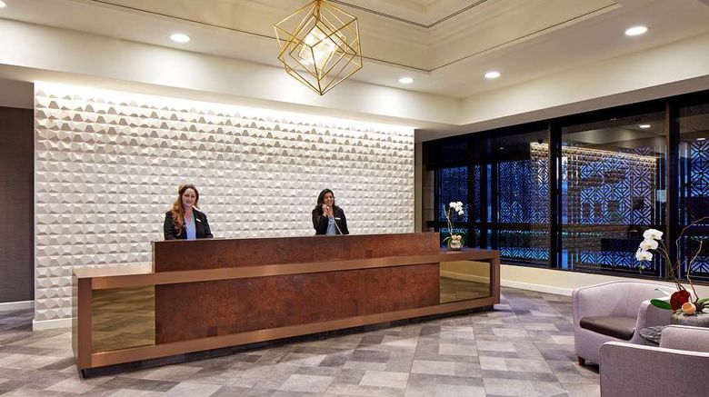 <b>Hilton Pasadena Lobby</b>. Images powered by <a href="https://iceportal.shijigroup.com/" title="IcePortal" target="_blank">IcePortal</a>.