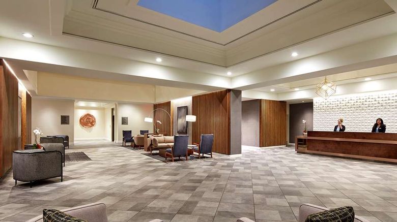 <b>Hilton Pasadena Lobby</b>. Images powered by <a href="https://iceportal.shijigroup.com/" title="IcePortal" target="_blank">IcePortal</a>.