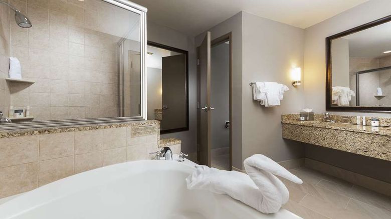 <b>Doubletree Hotel West Palm Beach Airport Room</b>. Images powered by <a href="https://iceportal.shijigroup.com/" title="IcePortal" target="_blank">IcePortal</a>.