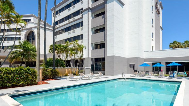 <b>Doubletree Hotel West Palm Beach Airport Pool</b>. Images powered by <a href="https://iceportal.shijigroup.com/" title="IcePortal" target="_blank">IcePortal</a>.