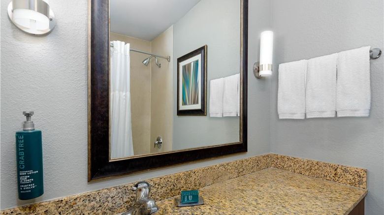 <b>Doubletree Hotel West Palm Beach Airport Room</b>. Images powered by <a href="https://iceportal.shijigroup.com/" title="IcePortal" target="_blank">IcePortal</a>.