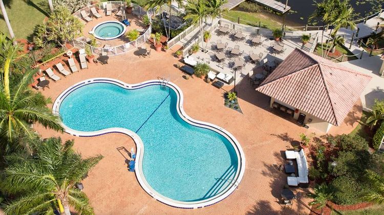 Hilton Palm Beach PBI Pool