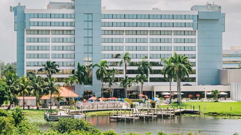 Hilton Palm Beach PBI Exterior. Images powered by <a href="https://iceportal.shijigroup.com" target="_blank" rel="noopener">Ice Portal</a>.