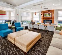 Hilton Garden Inn Portland Airport Lobby
