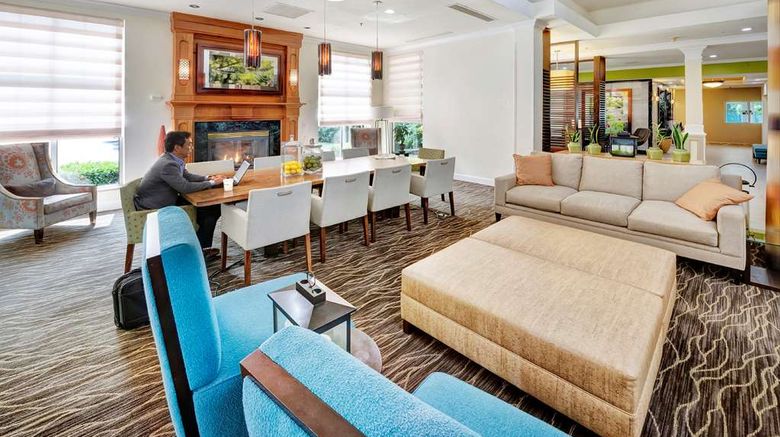 <b>Hilton Garden Inn Portland Airport Lobby</b>. Images powered by <a href="https://iceportal.shijigroup.com/" title="IcePortal" target="_blank">IcePortal</a>.