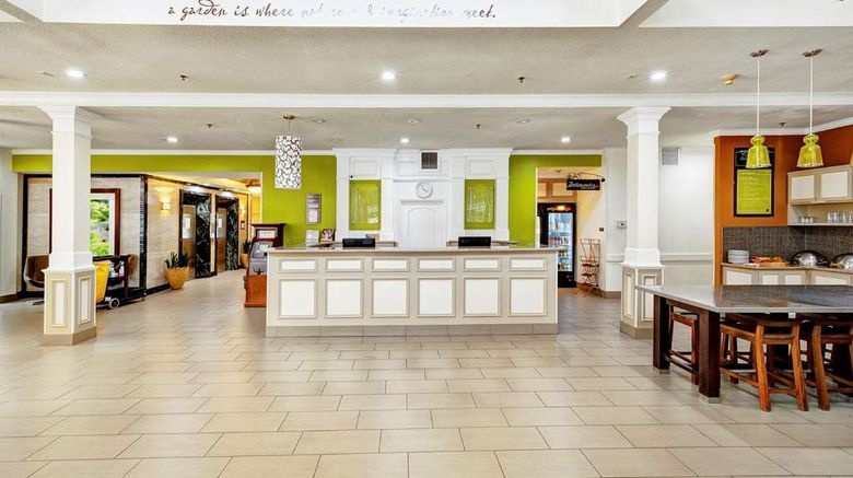 <b>Hilton Garden Inn Portland Airport Lobby</b>. Images powered by <a href="https://iceportal.shijigroup.com/" title="IcePortal" target="_blank">IcePortal</a>.