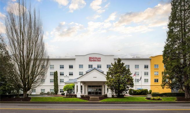 Hilton Garden Inn Portland Airport Exterior