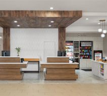 Hilton Garden Inn Portland Airport Lobby