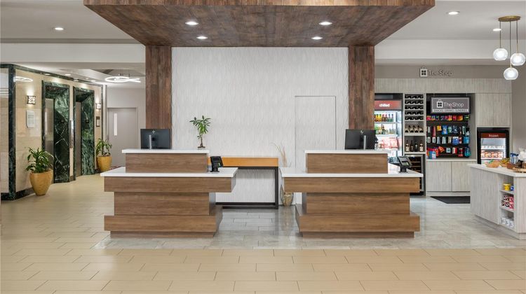Hilton Garden Inn Portland Airport Lobby