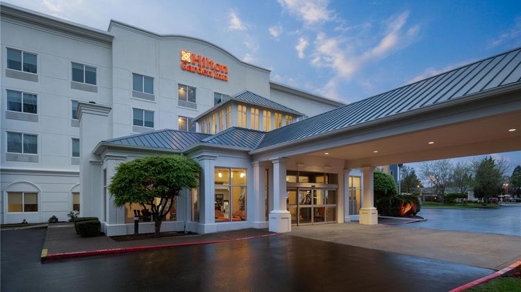 Hilton Garden Inn Portland Airport Exterior