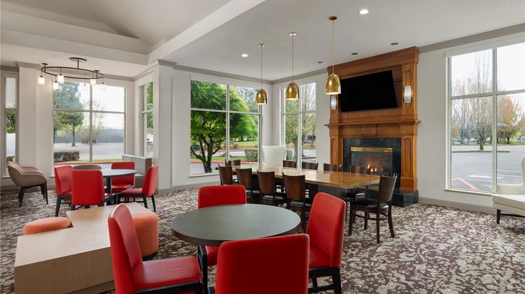 Hilton Garden Inn Portland Airport Lobby