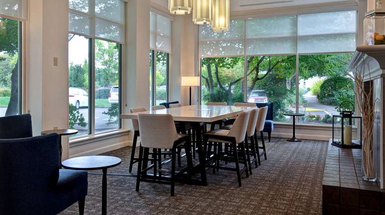 <b>Hilton Garden Inn Beaverton Lobby</b>. Images powered by <a href="https://iceportal.shijigroup.com/" title="IcePortal" target="_blank">IcePortal</a>.