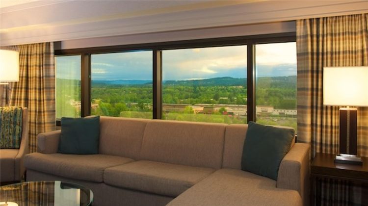 Embassy Suites by Hilton Portland Tigard Room