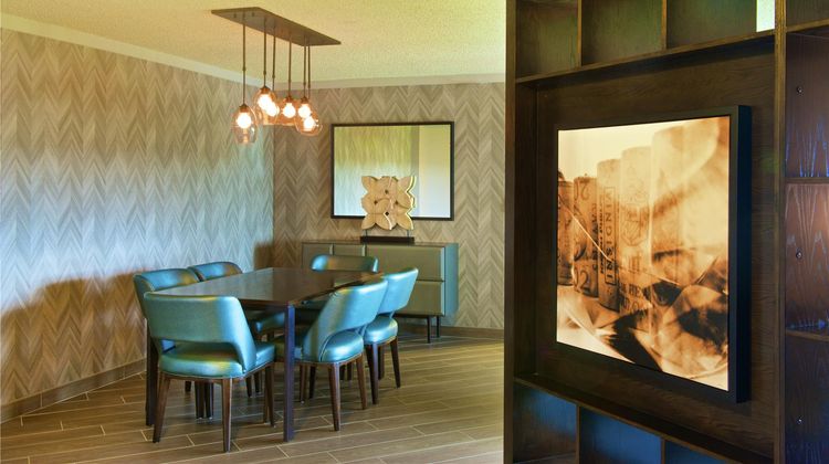 Embassy Suites by Hilton Portland Tigard Room