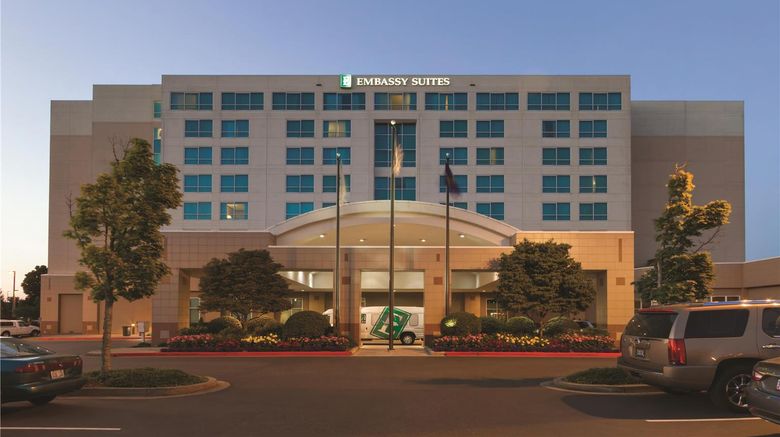 <b>Embassy Suites Portland Airport Exterior</b>. Images powered by <a href="https://iceportal.shijigroup.com/" title="IcePortal" target="_blank">IcePortal</a>.