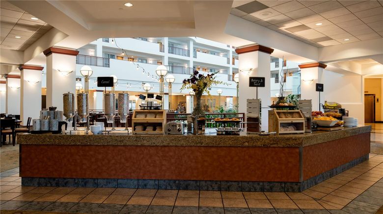 <b>Embassy Suites Portland Airport Restaurant</b>. Images powered by <a href="https://iceportal.shijigroup.com/" title="IcePortal" target="_blank">IcePortal</a>.