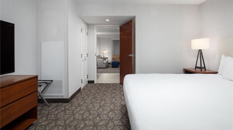 <b>Embassy Suites Portland Airport Room</b>. Images powered by <a href="https://iceportal.shijigroup.com/" title="IcePortal" target="_blank">IcePortal</a>.