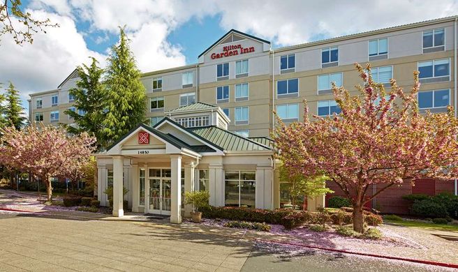 Hilton Garden Inn Portland/Lake Oswego Exterior