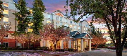 Hilton Garden Inn Portland/Lake Oswego Exterior