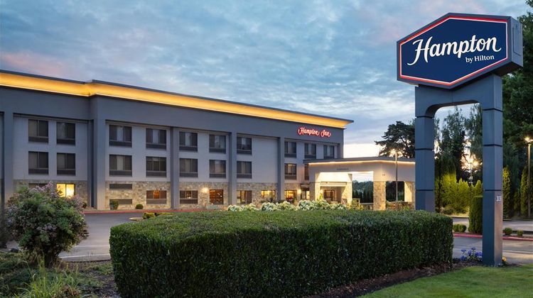 Hampton Inn Portland East Exterior